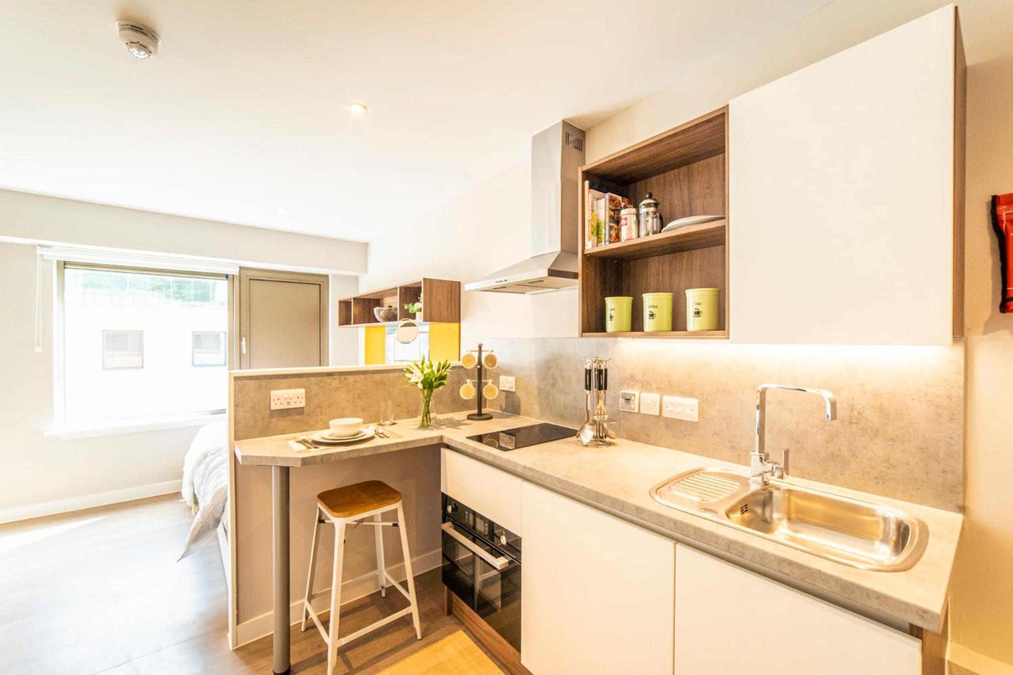 Stylish Studio Accommodations With Kitchen At Brewer'S Court In Edinburgh Bagian luar foto